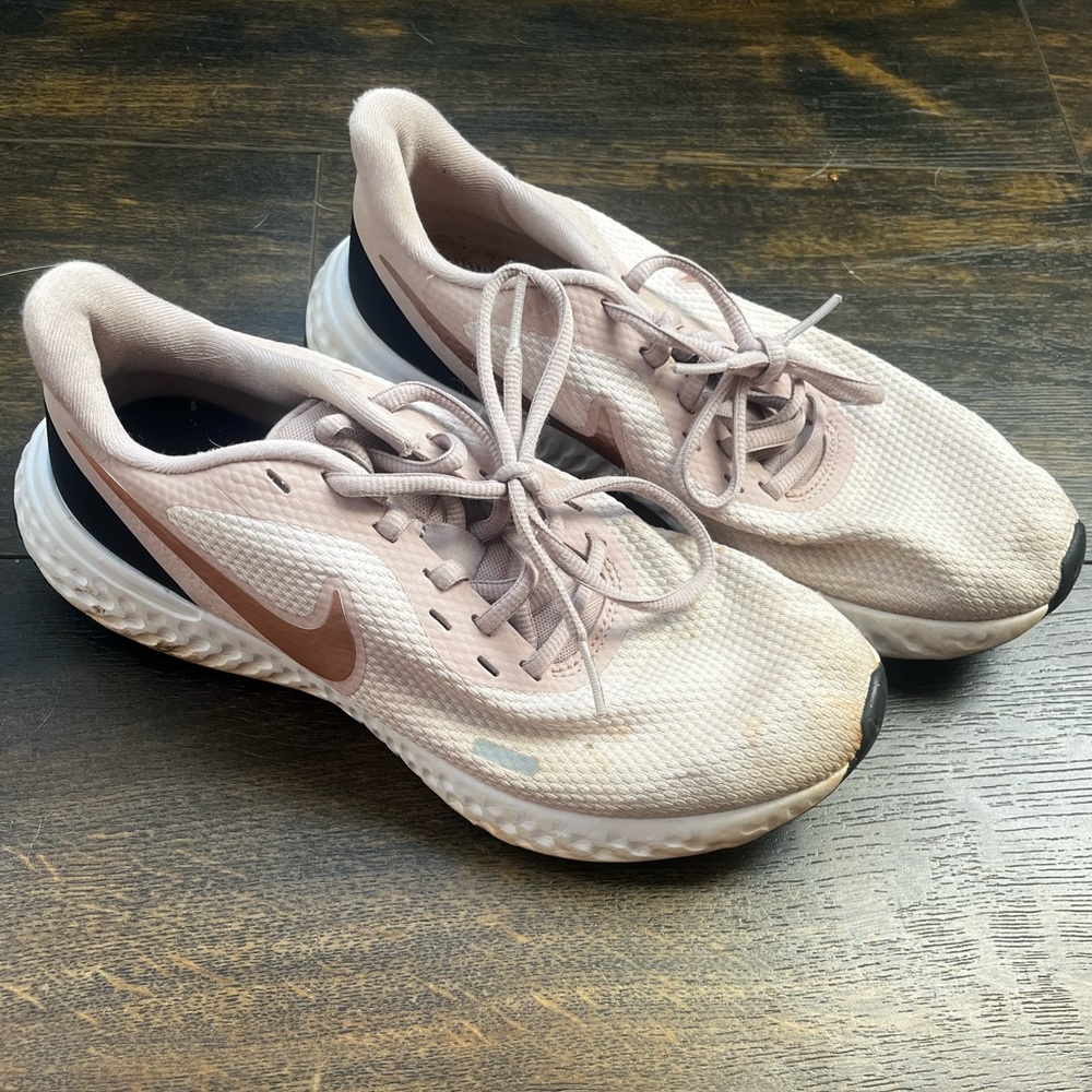 Nike Revolution Women’s Shoes